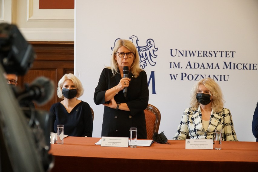 Ilu studentów poddało się szczepieniom przeciw COVID-19,...