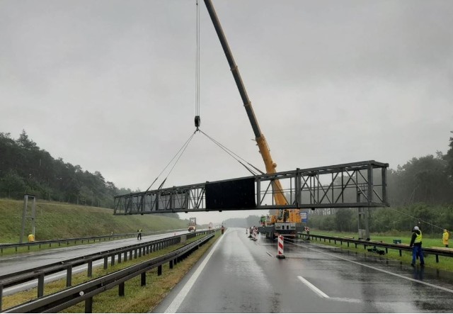 Montaż systemu ITS na opolskim odcinku autostrady A4.