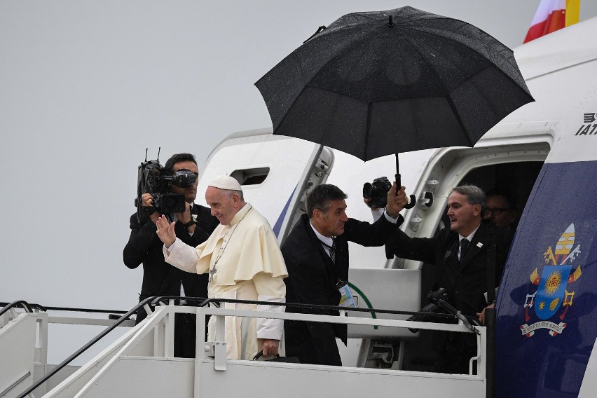 Papież odleciał do Watykanu. Lot nad Krakowem [ZDJĘCIA]