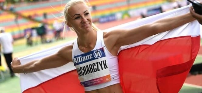 Karolina Kucharczyk umie się cieszyć po wygranych zawodach....