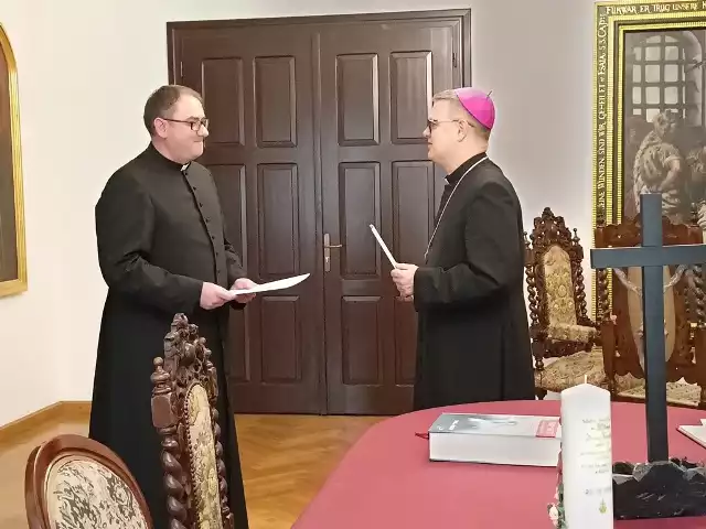 Proboszczem nowej parafii biskup Wiesław Śmigiel mianował ks. Michała Narodzonka, który od czerwca jest wikariuszem parafii w Tarpnie. 
