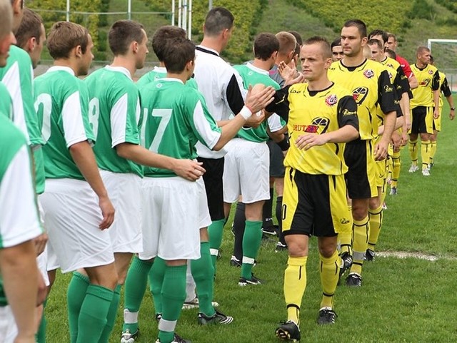 W towarzyskim meczu piłkarskim rozegranym na stadionie 650-lecia, Gryf Słupsk przegrał z Bytovią Bytów 0:2 (0:1).