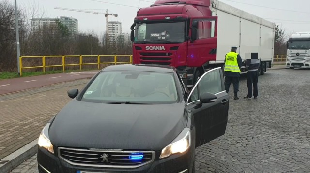 Blisko 60 mandatów za przekroczenie prędkości nałożyli inspektorzy Inspekcji Transportu Drogowego podczas jednodniowej kontroli kierowców zagranicznych ciężarówek