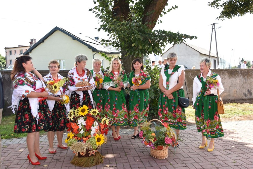 Dożynki Parafialne w Mydłowie w gminie Iwaniska. Rolnicy podziękowali za swoje tegoroczne plony. Zobaczcie zdjęcia