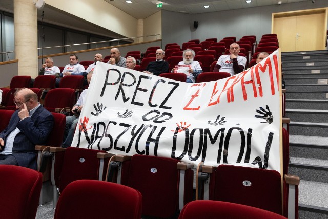 Mieszkańcy Huzel i Woli Postołowej protestują nie tylko na drodze. Wybrali się też do Urzędu Marszałkowskiego