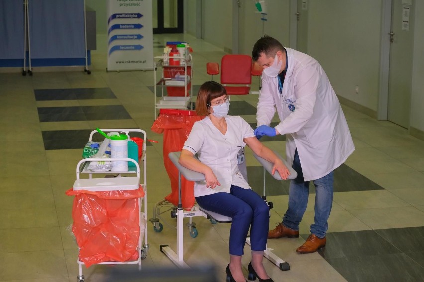 Pabianice koronawirus. Kiedy w szpitalu w Pabianicach ruszą szczepienia przeciwko COVID-19?