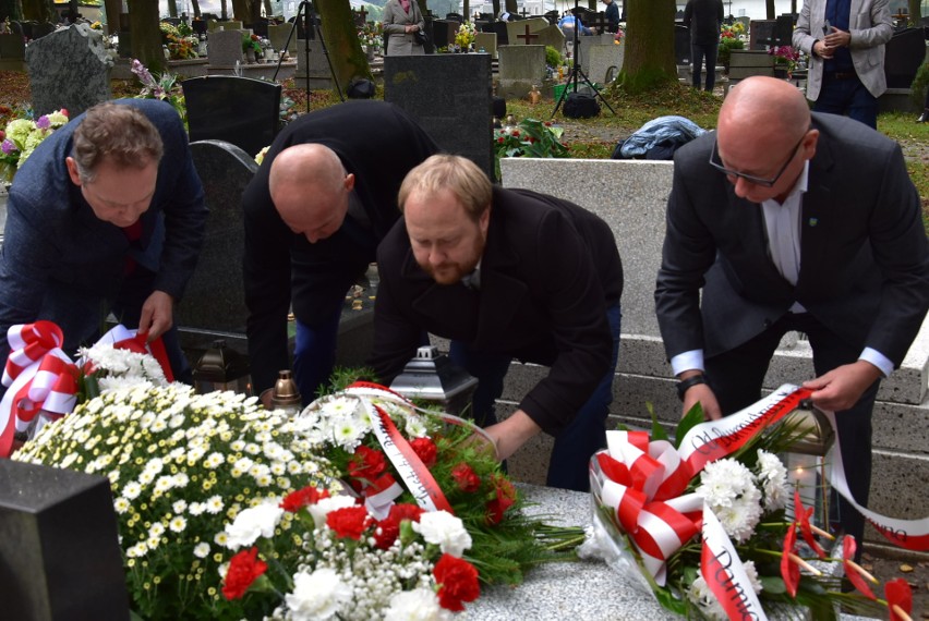 24 października w Piasku oznaczono grób Franciszka Kozika.