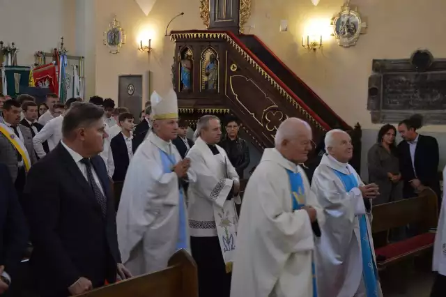 Wierni obchodzili w niedzielę 1 października 650 lat istnienia parafia we Wrzosie, w gminie Przytyk.