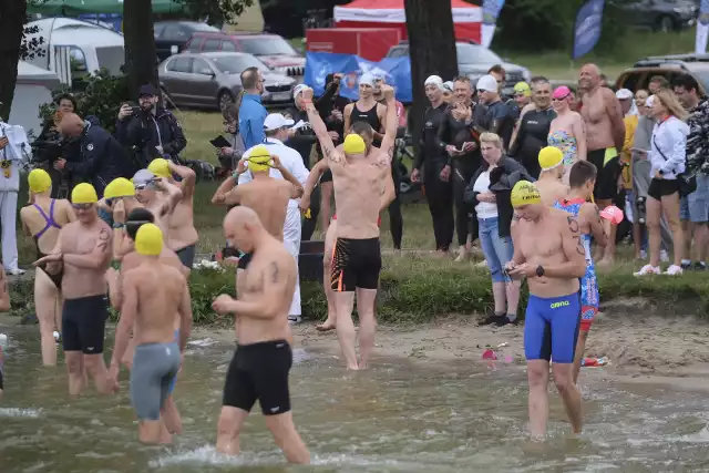 Uczestnicy "Wpław przez Kiekrz" chwilę przed startem do jednego z wyścigów