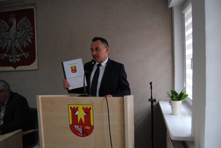 Burmistrz Włoszczowy Grzegorz Dziubek przedstawił raport o stanie gminy. Zobacz zdjęcia