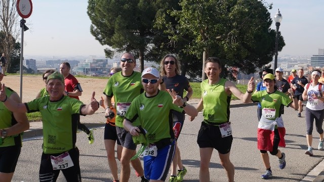 Przedstawiciele Rybnickiej Grupy Biegowej, a wśród nich Agnieszka Brachman z biura reklamy w rybnickim oddziale „Dziennika Zachodniego" wystartowała w maratonie w Barcelonie