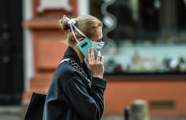 Mamy pełny raport z walki z koronawirusem w powiecie włoszczowskim z podziałem na gminy. Co tydzień będziemy prezentować sytuację jaka jest w poszczególnych gminach. W czwartek 24 września najtrudniejsza sytuacja panowała w gminie Krasocin, gdzie najwięcej osób było na kwarantannie. Na terenie naszego powiatu jest tylko jedna gmina gdzie nie odnotowano żadnego zakażenia.Na kolejnych slajdach zobaczcie sytuację w każdej z gmin w kolejności według liczny zakażeń od początku pandemii