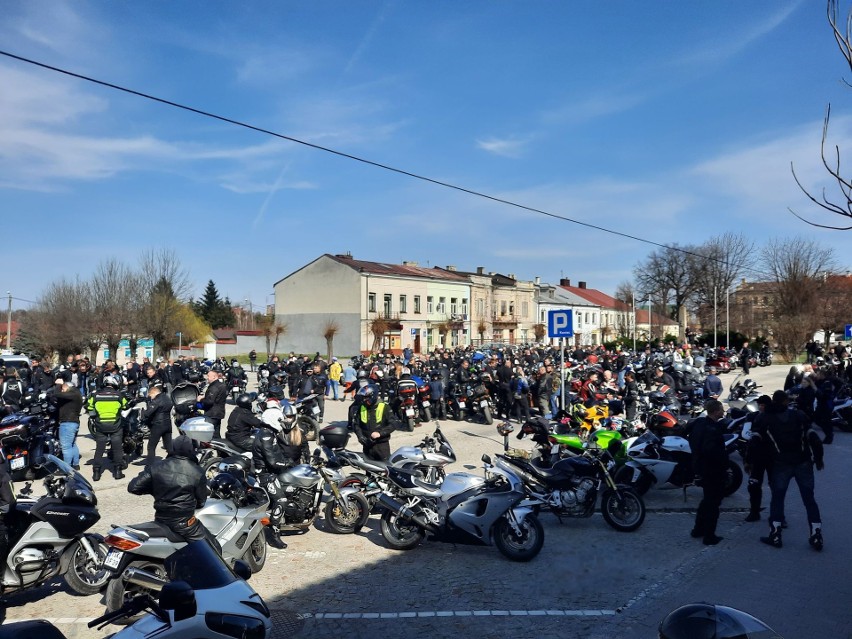 Świętokrzyscy motocykliści rozpoczęli sezon. Z Opatowa pojechali do Sandomierza [ZAPIS TRANSMISJI, ZDJĘCIA]