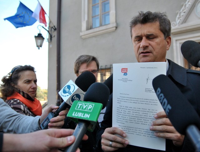 Janusz Palikot na konferencji prasowej w Lublinie.