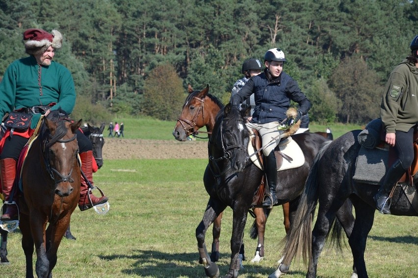 Bieg Świętego Huberta, stragany z dziczyzną to atrakcje Hubertusa Nadsańskiego