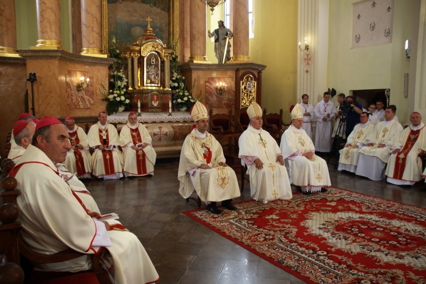 Diecezja ma nowego pasterza. Ingres do katedry w Drohiczynie ks. bpa Piotra Sawczuka (zdjęcia)