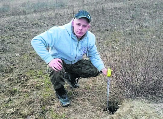 Dziura ma ponad 6 metrów i jest idealnie pionowa