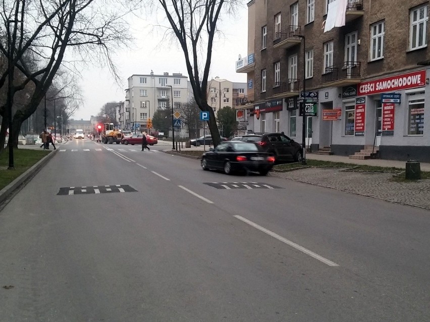 Kierowcy już omijają nowe progi zwalniające na ulicy Sienkiewicza w Radomiu
