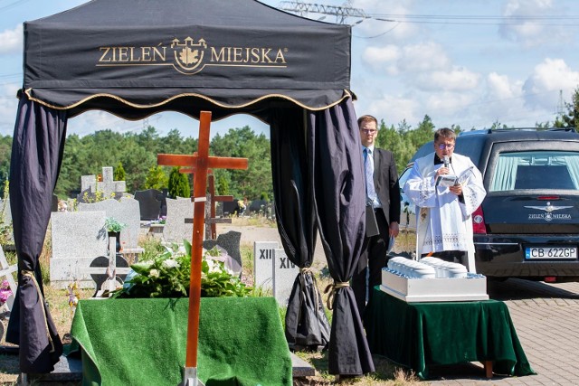Jeden z dwóch pogrzebów w 2022 roku w Grobie Dziecka Utraconego odbył się na cmentarzu przy ul. Wiślanej 12 lipca. Pochowano wtedy 13 urn z prochami dzieci zmarłych przed narodzeniem.
