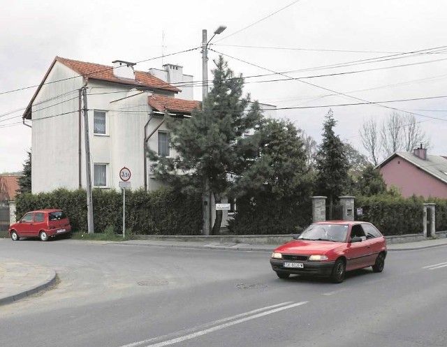 Ul. Widłakową trzeba przebudować, bo nie zmieści się tam autobus.