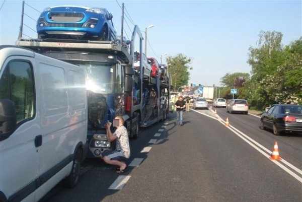 Kierowca ciężarowego iveco został ukarany mandatem.