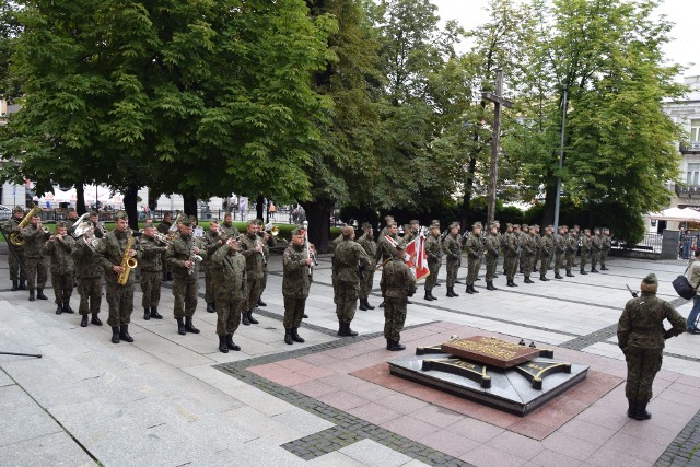 Delegacje radomskich instytucji, żołnierze i kombatanci oraz jeden radomski parlamentarzysta uczestniczyli w radomskich obchodach wybuchu II wojny światowej.