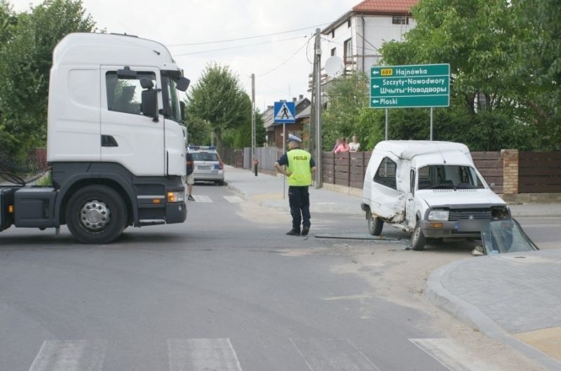 Orla. Zderzenie ciężarowej scanii i citroena [ZDJĘCIA]