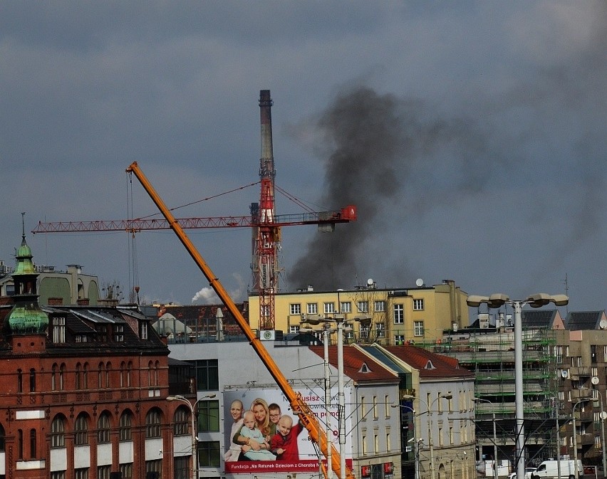 Czarny dym nad Wrocławiem. Kilka pożarów jednocześnie (ZDJĘCIA)