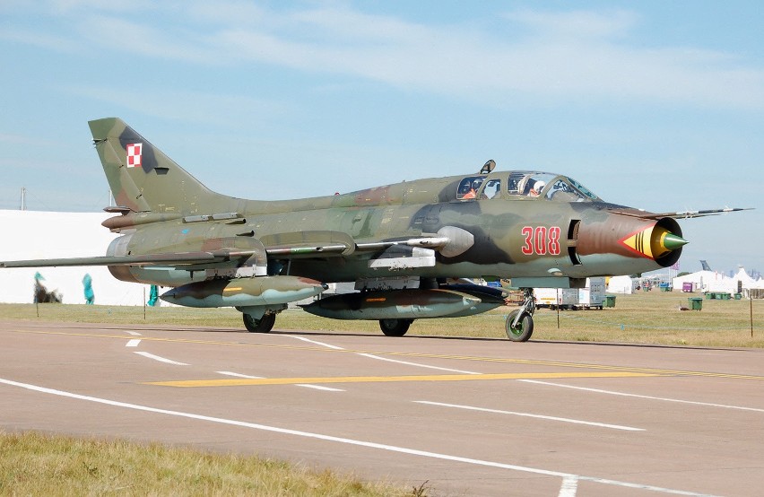 Su-22 na lotnisku w Łodzi. Wojskowy samolot szturmowy wyląduje na łódzkim lotnisku