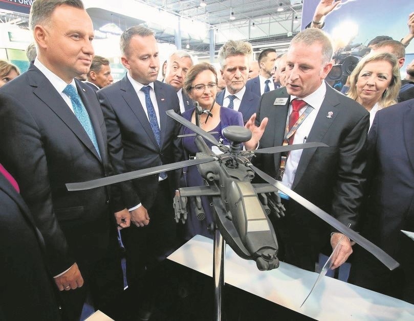 Przelot F-15 nad Kielcami, prezydent Andrzej Duda za sterami...