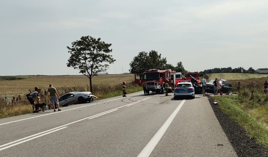 Wypadek śmiertelny w Szprudowie (powiat tczewski). Pojazdami podróżowało 7 osób! 28.08.2022
