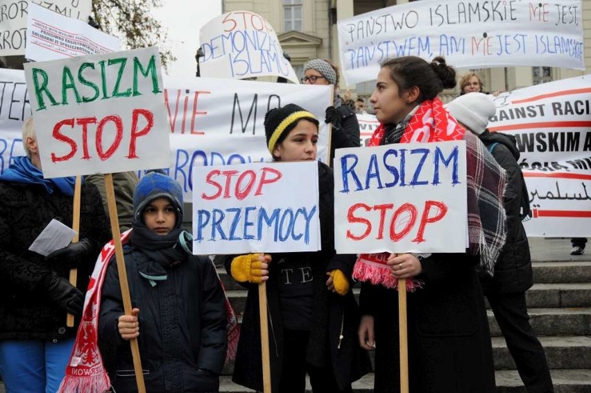 Manifestacja muzułmanów w Poznaniu: Razem przeciwko...