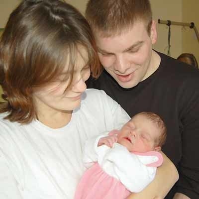 Joanna z swoją córeczką Hanią i mężem Stefanem.