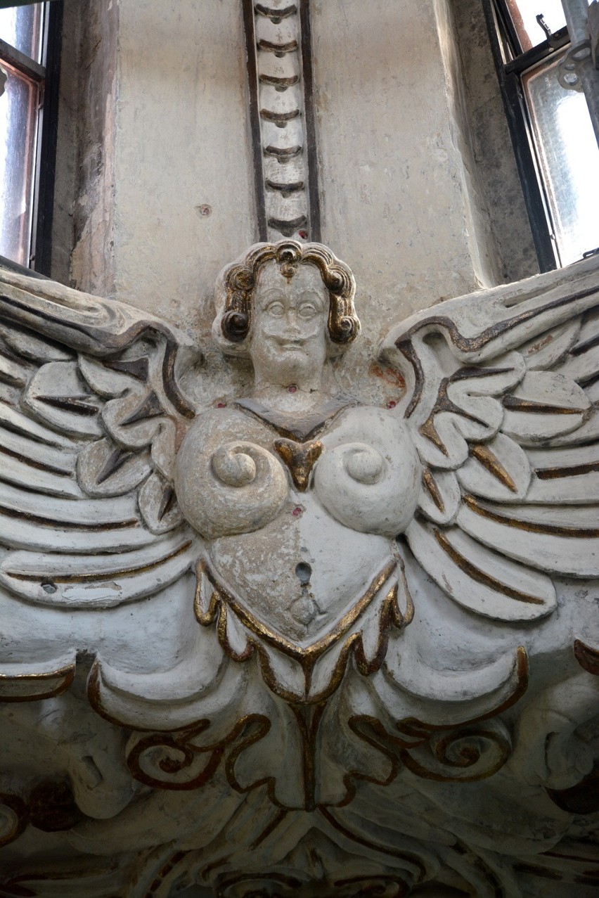 Jeden z aniołów z wnętrza kopuły kaplicy Firlejów