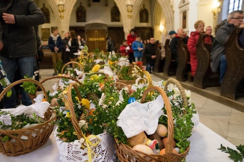 Święcenie pokarmów w Bazylice Katedralnej w Tarnowie