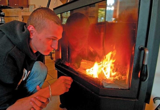 Instalując kominek możemy zaoszczędzić rocznie nawet do 30 procent wydatków na ogrzewanie.