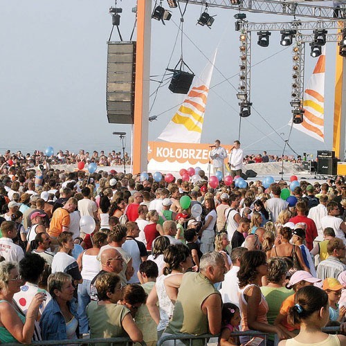 &#8222;Otwarcie lata&#8221; to impreza kojarzona z Kołobrzegiem. Od lat przyciągała tysiące turystów, a przed telewizorami mogło obejrzeć ją nawet kilka milionów osób.