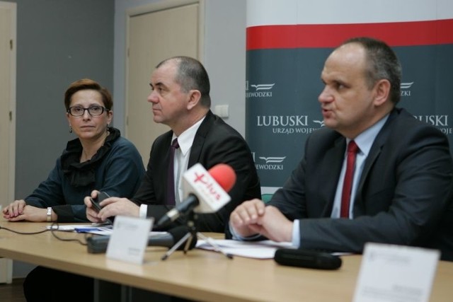 Krystyna Sibińska, wiceminister Zbigniew Rynasiewicz i wojewoda lubuski Jerzy Ostrouch mówią o szansach, jakie stoją przed Lubuskiem dzięki pieniądzom z Unii Europejskiej. Będziemy mogli je wykorzystać w latach 2014-2020.
