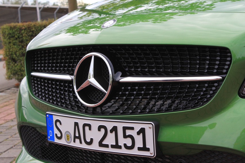 Standardowo każdy Mercedes-Benz klasy A wyposażony jest...