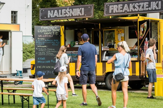 Od wczoraj do dziś (niedziela, 19 sierpnia), na Wyspie Młyńskiej w Bydgoszczy odbywa się Festiwal Food Trucków pod hasłem "Kolacja na Wyspie 2018". Oprócz smakołyków z kilkunastu trucków, które serwują burgery, belgijskie frytki, naleśniki, dania kuchni azjatyckiej, włoskiej, tajskiej, a także przysmaki na słodko, organizatorzy przygotowali wiele atrakcji. W programie są pokazy fitness, wspólne ćwiczenia, które prowadzi Renata Nowak, wielokrotna medalistka światowych zawodów fitness. Nie brakuje także atrakcji dla najmłodszych.  Będzie podwyżka 500+ ? 1000 plus - możliwa waloryzacja programu 500 plus.