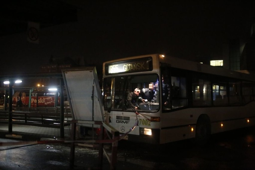 Autobus potrącił kierowcę na dworcu PKS w Gdańsku