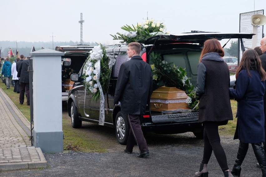 We wtorek odbył się pogrzeb dwóch z pięciu ofiar wypadku, do...