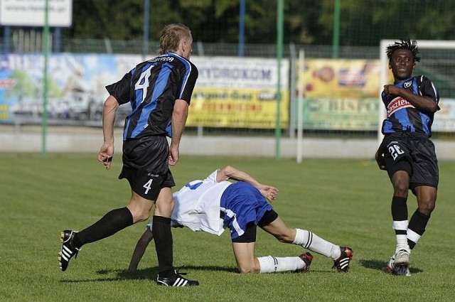 MKS Kluczbork wygral 2-1 z Zawiszą Bydgoszcz.