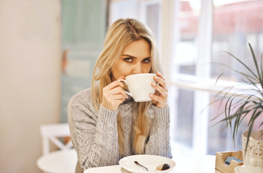 Kofeina zawarta w kawie może powodować przejściowy wzrost...