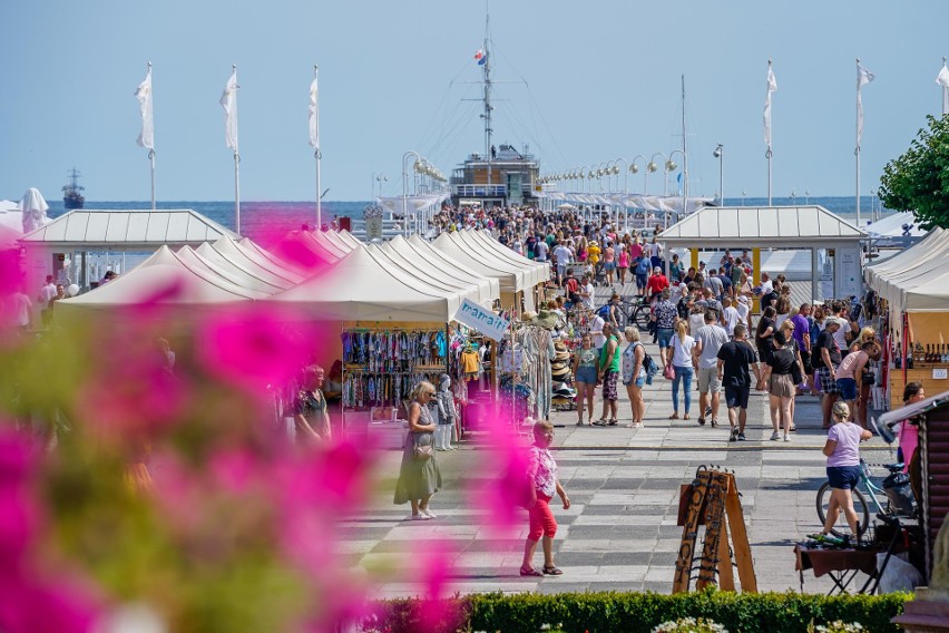 Słoneczny weekend 24 - 25.07.2021 r. w Sopocie! Tłumy turystów i mieszkańców