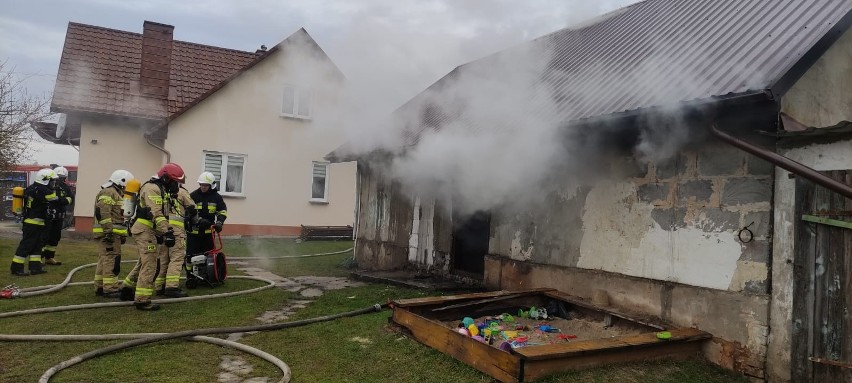 Na miejscu pożaru w Jasiowie w gminie Zagnańsk