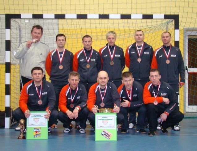 Drużyna KGHM Polska Miedź SA po zdobyciu brązowego medalu IX Międzybranżowych Mistrzostw Polski w Halowej Piłce Nożnej, które odbyły się w ostatni weekend lutego w czterech miastach Opolszczyzny. 