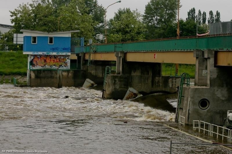 Powódź 2013: Odra we Wrocławiu przybiera. W piątek lub sobotę fala kulminacyjna