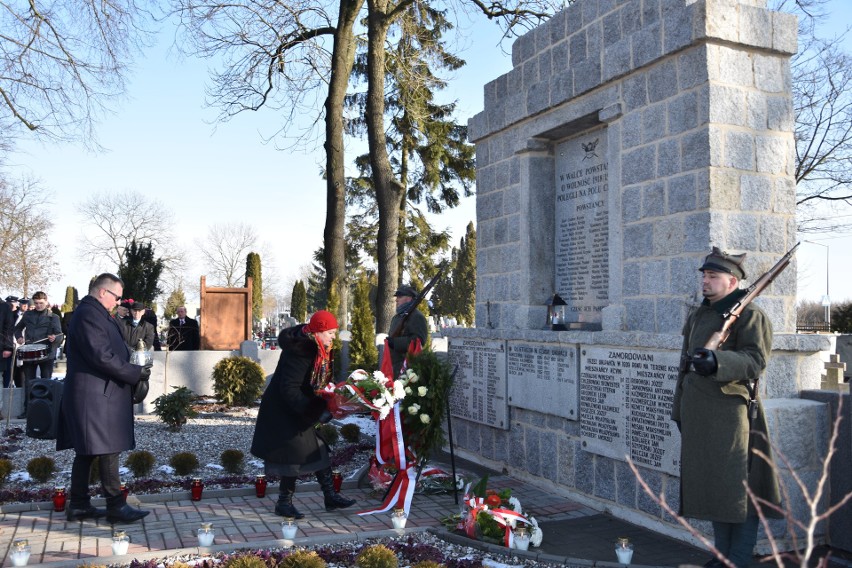 Odnowiono pomnik - mogiłę powstańców wlkp. na cmentarzu w...