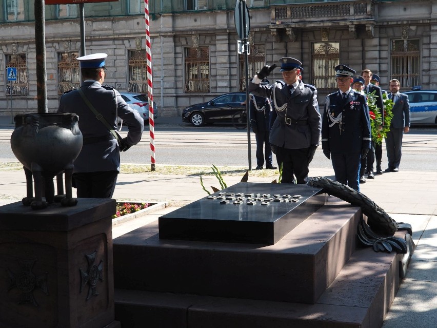 Świętują policjanci województwa łódzkiego - uroczystości i wyróżnienia dla najbardziej zasłużonych funkcjonariuszy